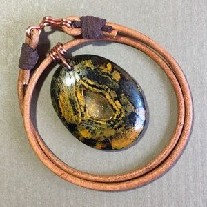 ❤️Stunning 16” Agate Leather Choker Necklace